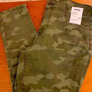 Curvy Skinny High Rise Everyday Jean